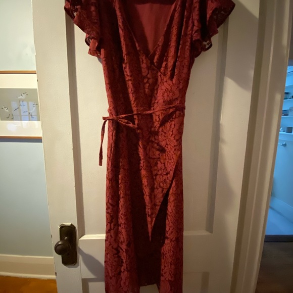 🍷🌹 Ali and Jay flutter sleeve cocktail dress - Picture 3 of 7